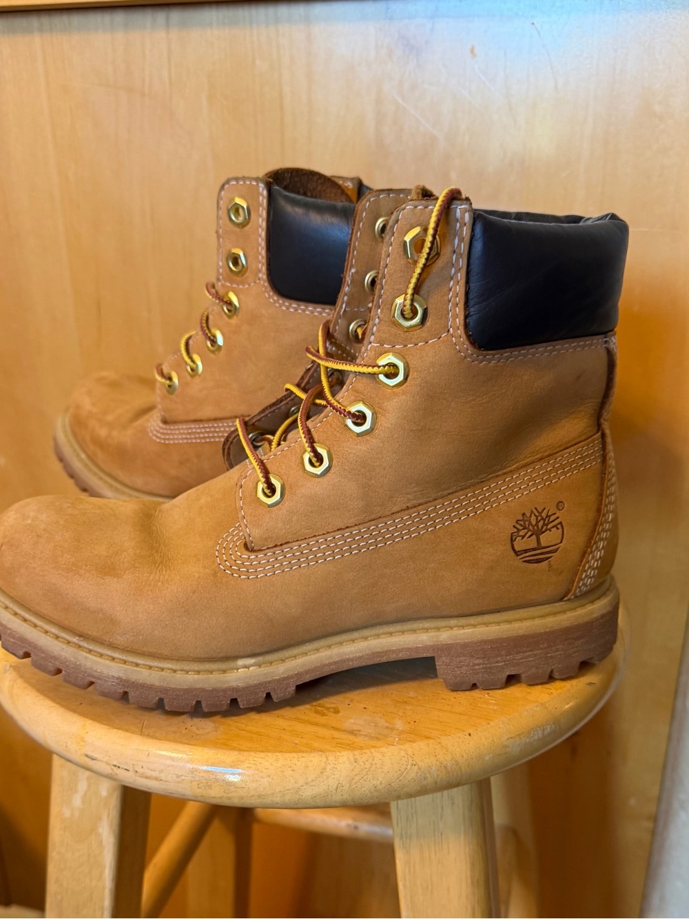Timberland Classic Wheat Leather Work Boots with Black Collar